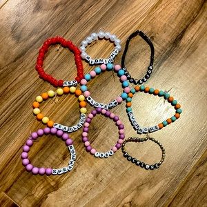 Taylor Swift friendship bracelets